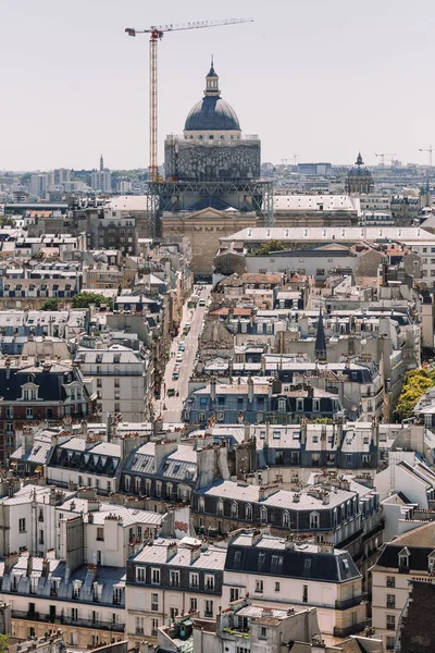 Střechy v Paříži a Pantheon — Stock fotografie