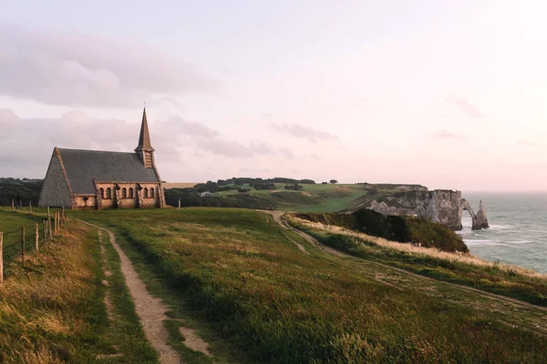 Church on top of hill of Etretat — Stock Photo, Image