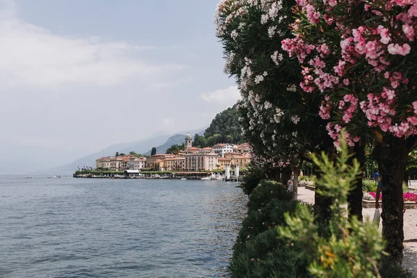 Bellissimo lago di Como tranquillo — Foto Stock