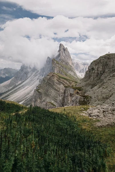 Rocky mountainscape havadan görünümü — Stok fotoğraf