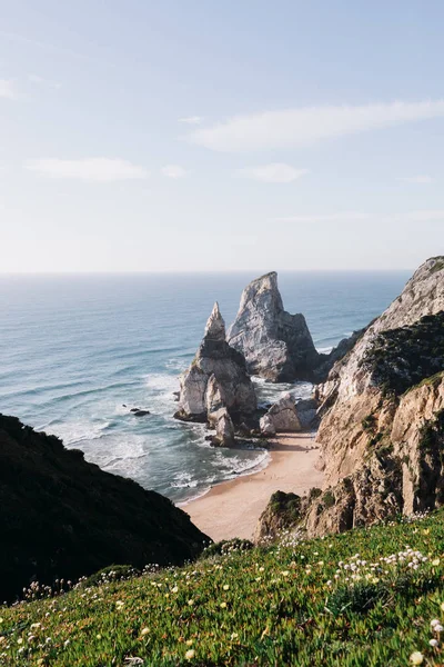 Small sandy beach on rocky coastline — Stock Photo, Image