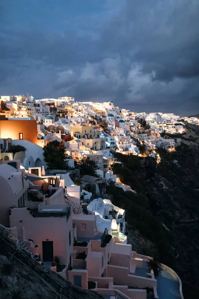 Santorini ilha ao entardecer — Fotografia de Stock