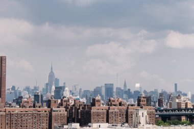 Eski binalar ve gökdelenler New York'ta