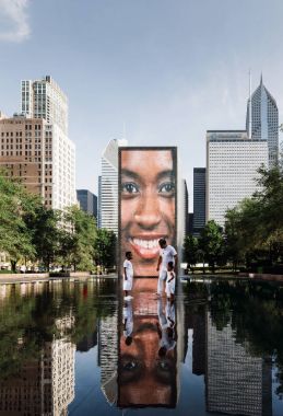 Milenyum Park Çeşmede taç