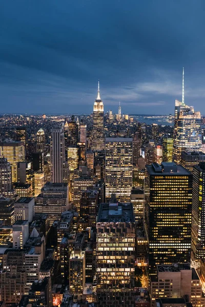 Manhattan Skyline ao pôr do sol Fotos De Bancos De Imagens