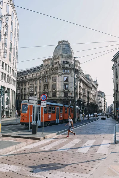 Milão Itália Setembro 2016 Bonde Centro Cidade Com Edifícios Antigos — Fotografia de Stock