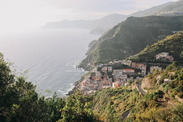 Vista panoramica del colorato borgo di Vernazza — Foto Stock