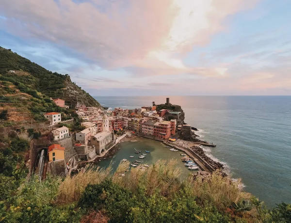 Scenic view of colorful village Vernazza — Stock Photo, Image