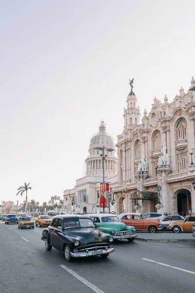 Havana Kuba Januar 2017 Alte Gebäude Und Autos Auf Der — Stockfoto