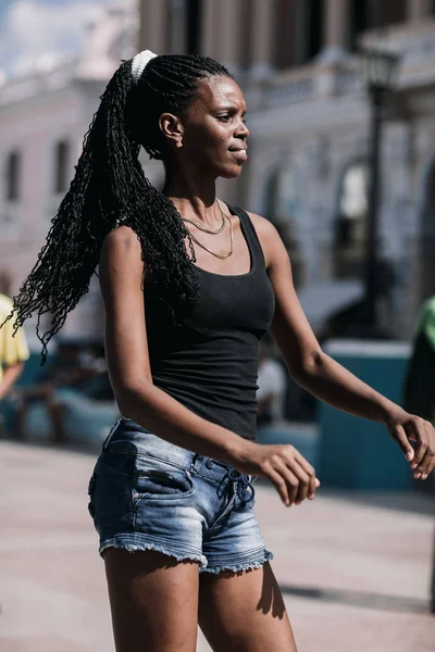 Santiago Cuba Cuba Janeiro 2017 Garota Local Dançando Rua — Fotografia de Stock