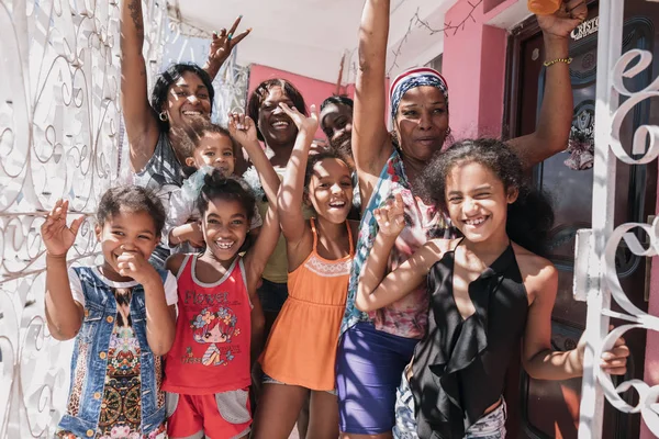 Santiago Cuba Cuba Enero 2017 Niñas Mujeres Felices Pie Saludando — Foto de Stock