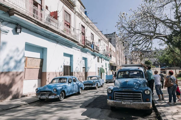 Habana Cuba Enero 2017 Coches Retro Estacionados Casco Antiguo —  Fotos de Stock