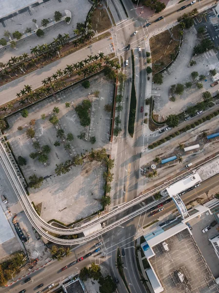 车道和顶上的路 迈阿密市中心 佛罗里达 — 图库照片