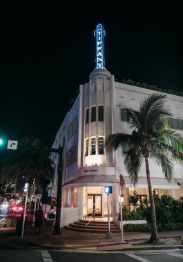 Miami Beach, Amerika Birleşik Devletleri - 20 Mart 2018: Tiffany Hotel Ocean Drive gece içinde