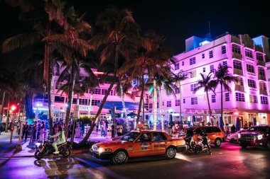 Miami Beach, Amerika Birleşik Devletleri - 20 Mart 2018: Işıklı Ocean Drive bölge