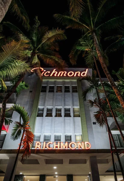 Miami Beach Eua Março 2018 Iluminada Fachada Richmond Hotel Noite — Fotografia de Stock