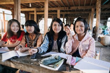 Öğrenciler, Ymawa, Inle Gölü, Myanmar Burma Köyü okul 