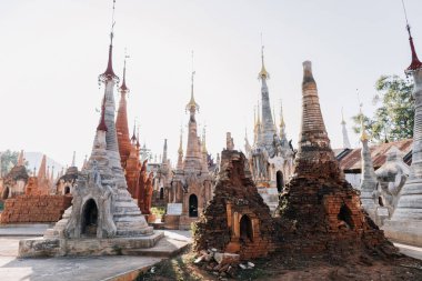 Inn tein Pagoda, antik tapınak stupas Budizm mimarisiyle