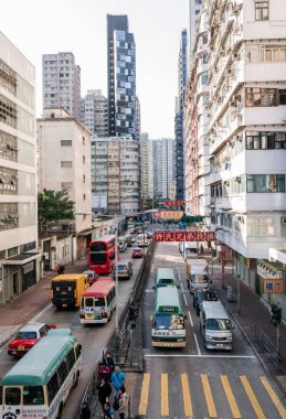 Mongkok kentsel mimari ve araçları ile sokak yollar 