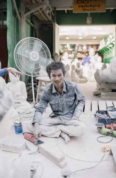 Sculptor Man Sitting Floor — Stock Photo, Image