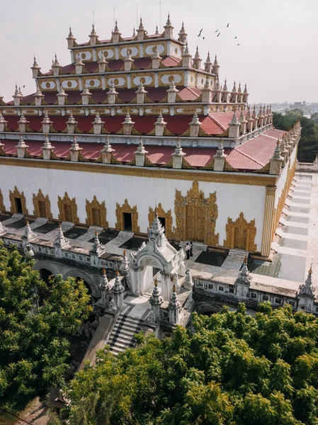 Буддийский Монастырь Атумаши Кьяунг Мандалай Бирма — стоковое фото
