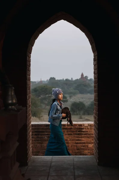 Beautiful Girl Hat Walking Brick Arch Bagan Myanmar Burma — Stock Photo, Image