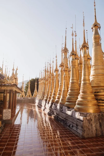 Stupas Doré Architecture Birmane — Photo