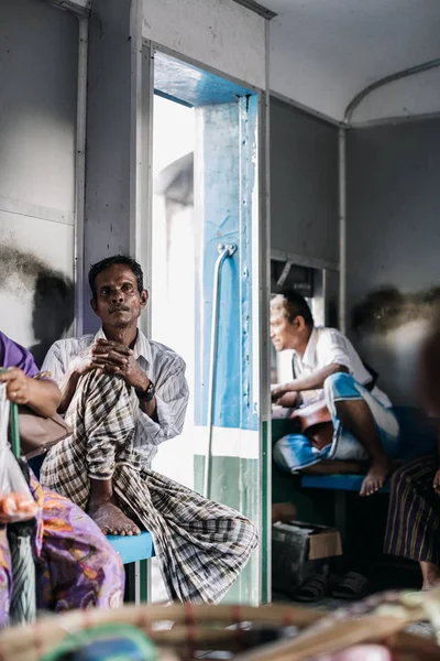 Poor Men Sitting Waiting House Yangon Myanmar Burma — Stock Photo, Image