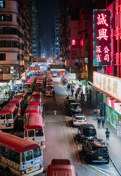 Noite Hong Kong Edifícios Com Anúncios Néon Rua — Fotografia de Stock