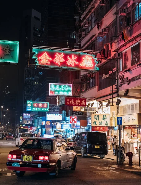 Ночь Монгкоке Здания Неоновой Рекламой — стоковое фото