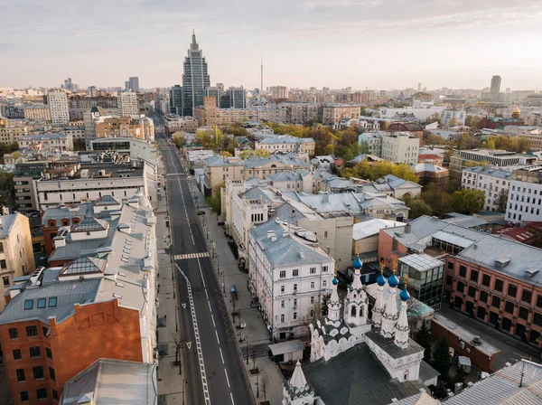 Tomma Moskva gator under karantänen nedstängning i april 2020 — Stockfoto