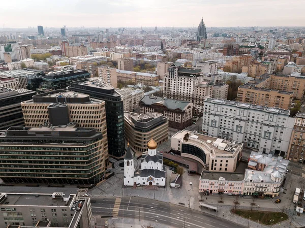 Praça Branca Vazia em Moscou durante o bloqueio de quarentena em abril de 2020 — Fotografia de Stock