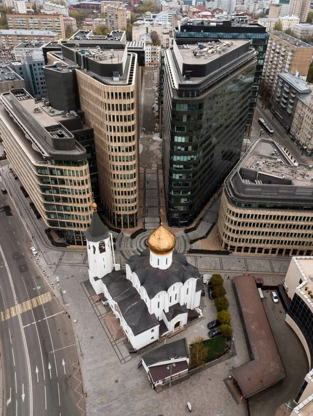 Empty White Square in Moscow during the quarantine lockdown in April 2020 — Stock Photo, Image