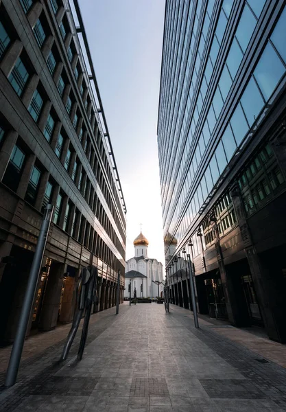 Praça Branca Vazia em Moscou durante o bloqueio de quarentena em abril de 2020 — Fotografia de Stock