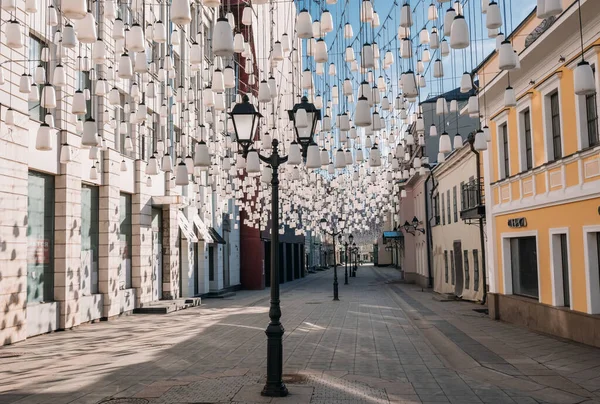 Vazio Stoleshnikov pista em Moscou durante o bloqueio de quarentena em abril 2020 — Fotografia de Stock