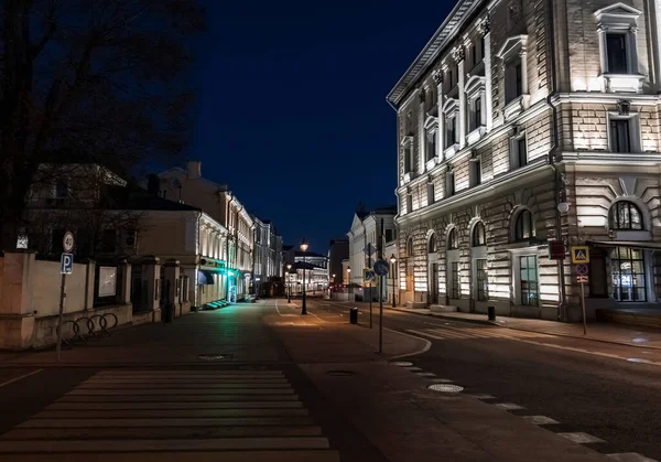 Svuotare le strade di Mosca durante il blocco di quarantena nell'aprile 2020 — Foto Stock