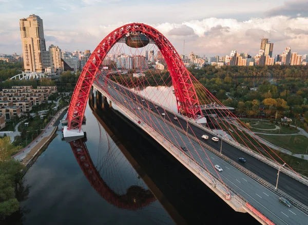 Vista aérea del puente de Zhivopisniy al atardecer, Moscú, Rusia —  Fotos de Stock