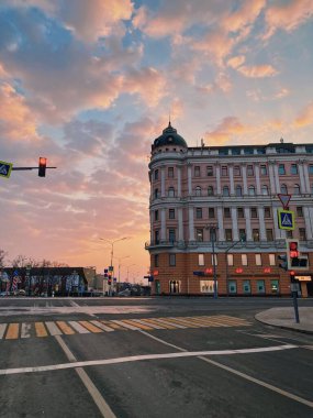 Nisan 2020 'deki karantina süresince Moskova sokaklarının boşaltılması