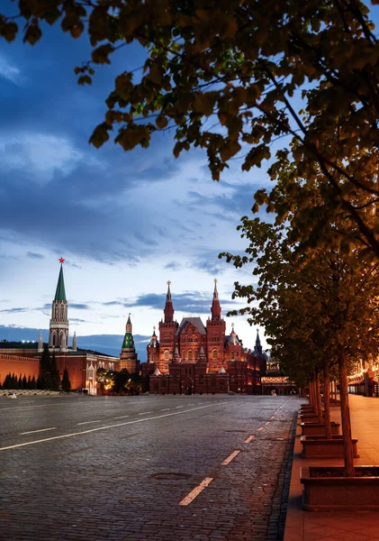 Prázdné osvětlené Rudé náměstí a Kreml, Moskva, Rusko — Stock fotografie