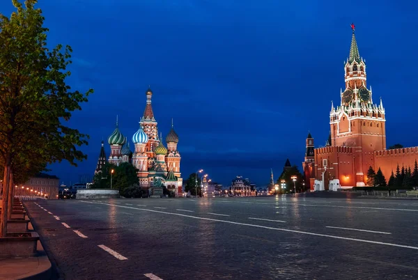 Esvaziado iluminado Praça Vermelha e Kremlin, Moscou, Rússia — Fotografia de Stock