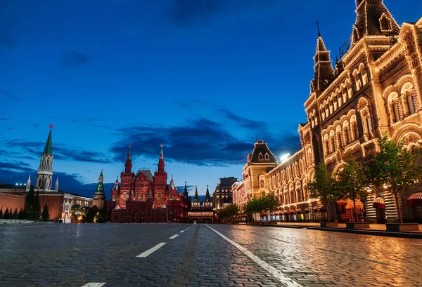 Üres kivilágított Vörös tér és Kreml, Moszkva, Oroszország — Stock Fotó