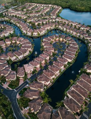 Miami Beach, ABD 'deki Aventura Lakes bölgesi
