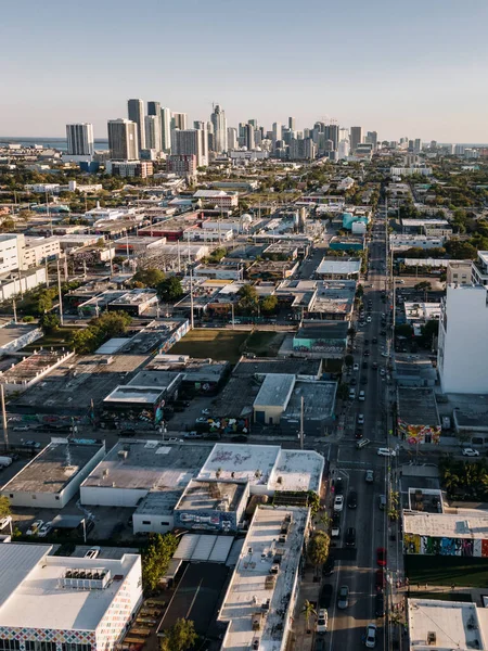 Vista aérea del distrito de diseño de graffiti Wynwood en Miami, Florida . —  Fotos de Stock