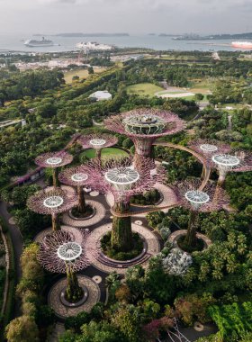 Singapur Körfezi yakınlarındaki Bahçeler 'in havadan görünüşü.
