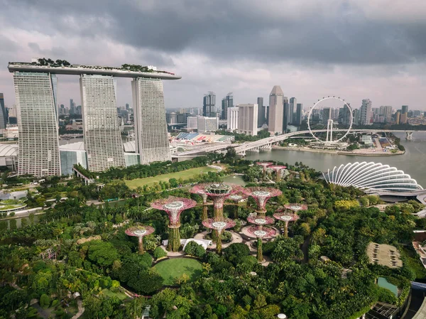 Singapur Körfezi yakınlarındaki Bahçeler 'in havadan görünüşü. - Stok İmaj