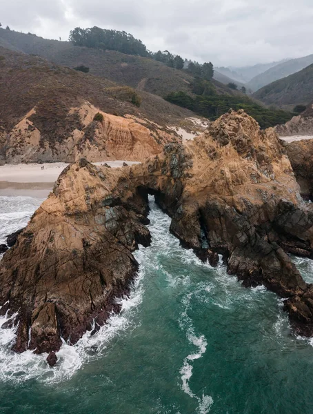 Nyckelhålet vid Pfeiffer Beach Big Sur — Stockfoto