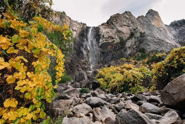 Bridalveil en Yosemite National Park, California, Estados Unidos — Foto de Stock