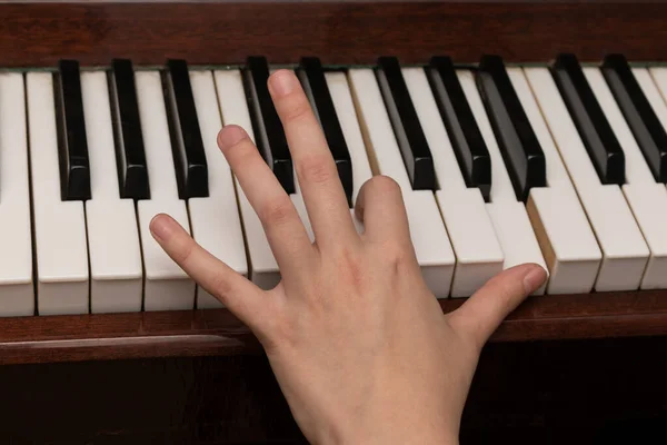 Horizontal Photo Hands Girl Playing Piano Close — Stock Photo, Image