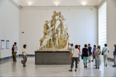 Napoli Ulusal Arkeoloji Müzesi'nde bronz heykel.