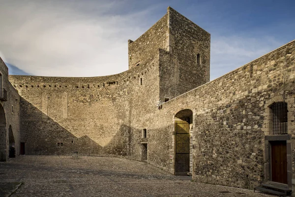 Melfi slott i Basilicata — Stockfoto